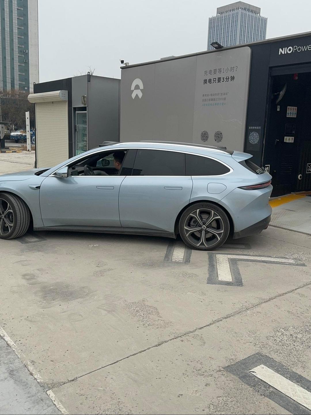 “蔚三万”成真！蔚来2024全年销量221970辆 创史上新高