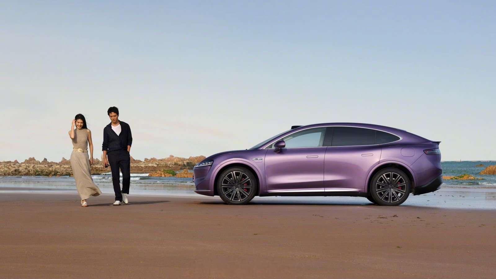 余承东又带火一台车：智界R7成25万元以上纯电SUV销冠