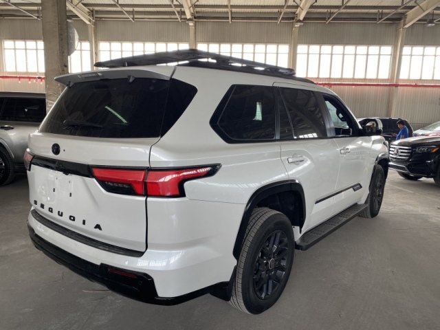 2024款加版丰田红杉3.5T混动超低价90万起