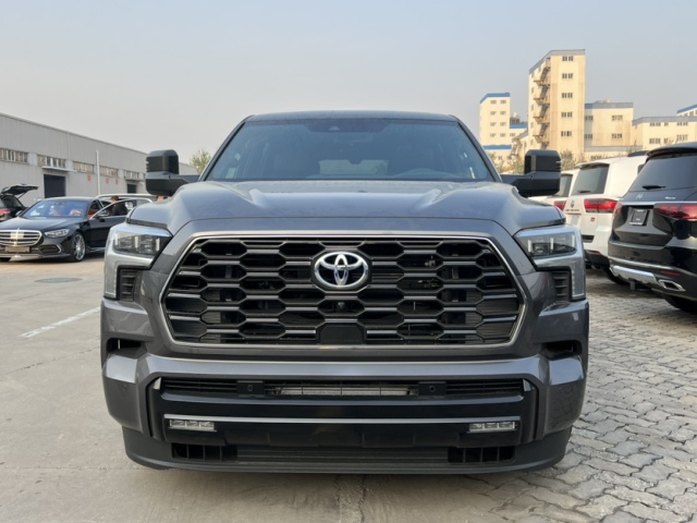 2024款加版丰田红杉3.5T混动超低价90万起