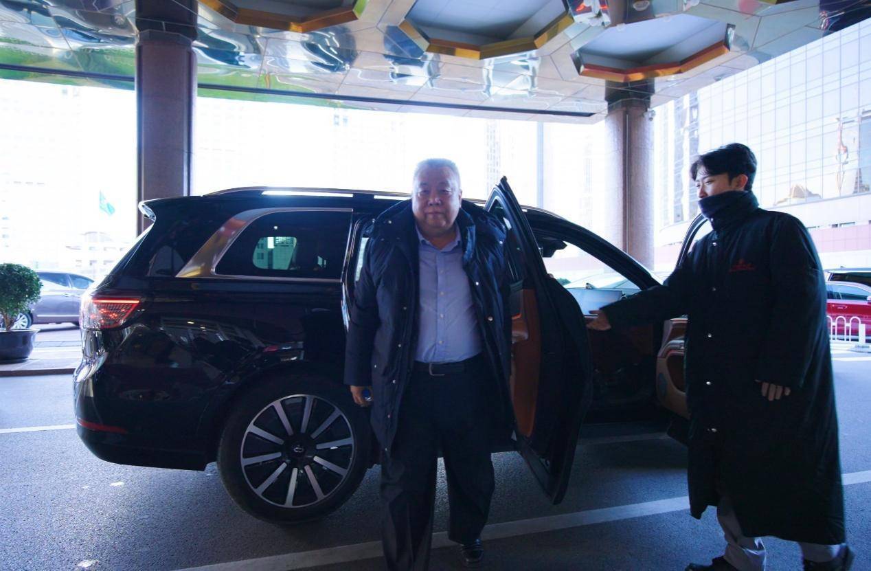 “新豪华”汽车代表 售价46.98万元起 问界M9累计交付15万辆