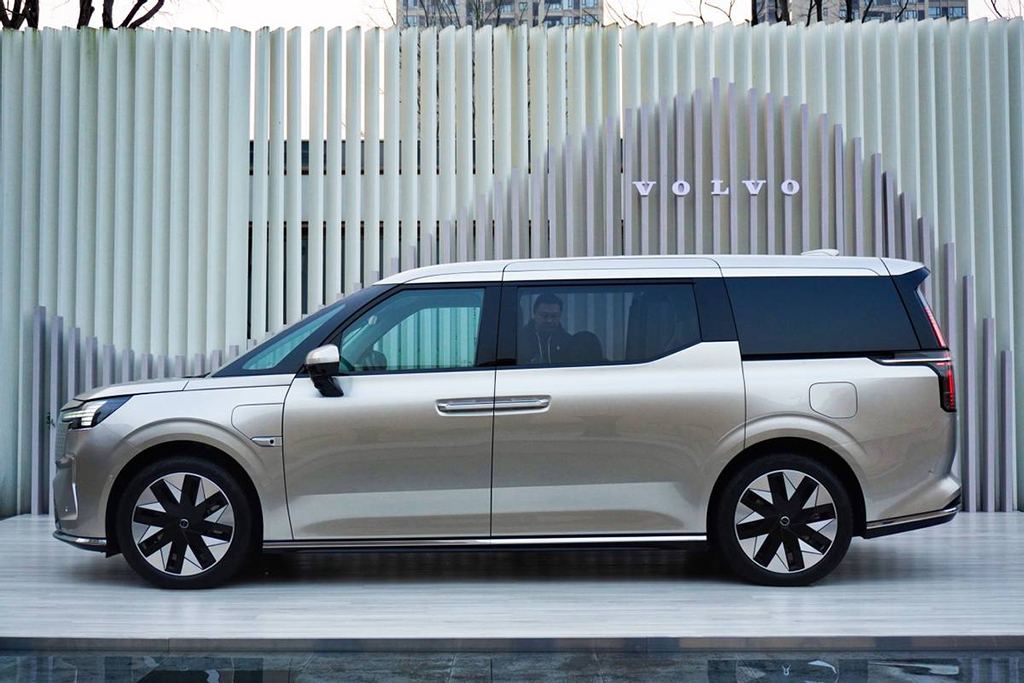 时隔8年 贾跃亭再推新车 FX品牌LOGO发布 首款MPV揭晓 今年底下线