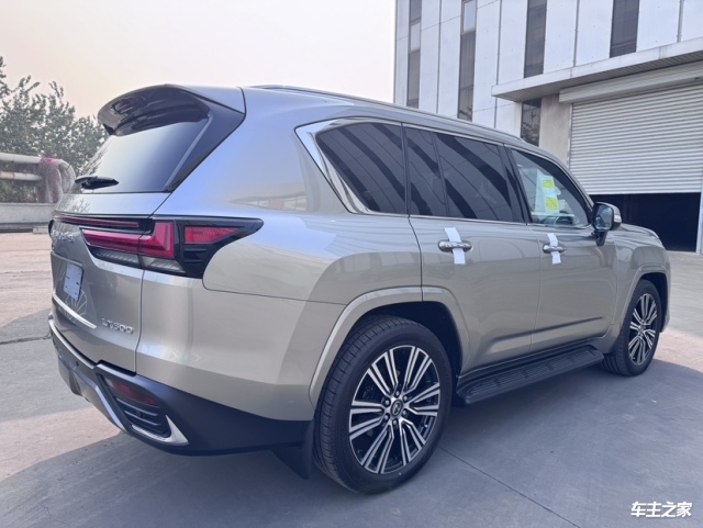 雷克萨斯LX墨版价格最低179万起 欢迎到店试驾