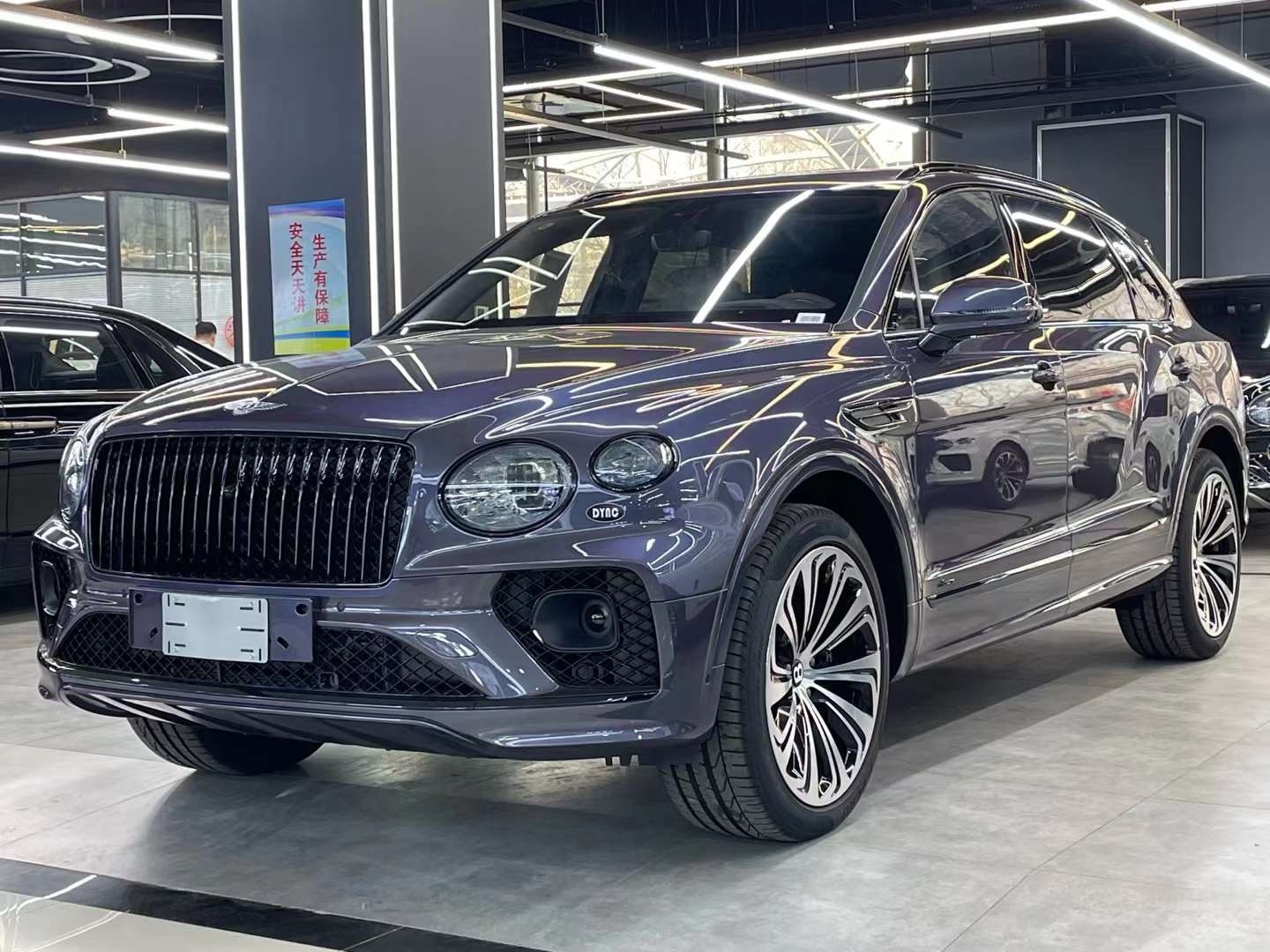 平行进口宾利添越欧版售价258万起 欢迎到店试驾