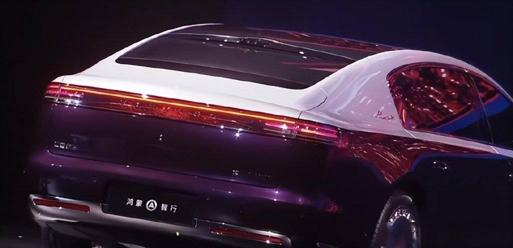 华为百万级豪车 尊界S800路试 博主：对顶豪人群理解很深刻