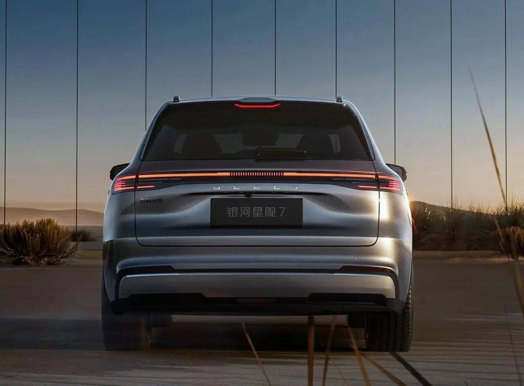 疑似吉利银河全新混动车型路试谍照曝光，或归属星舰系列！