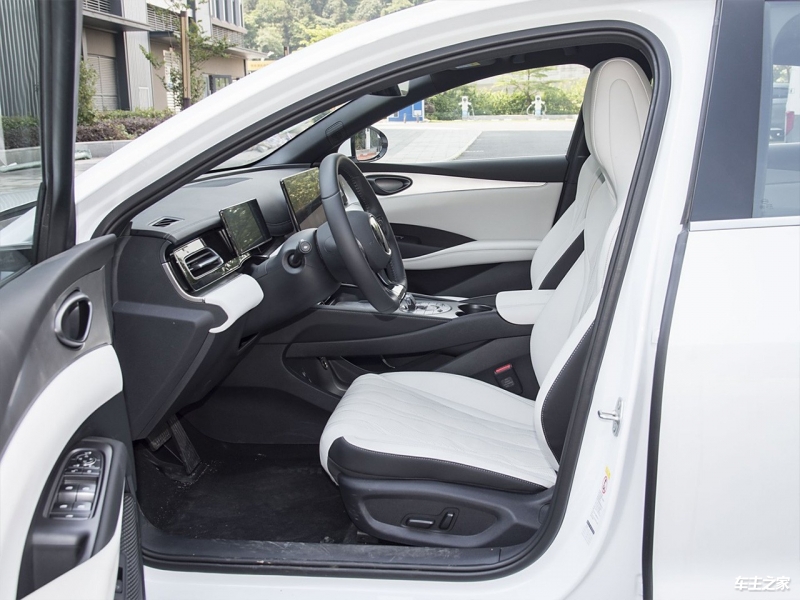 成都超霸美版最低报价64万起 欢迎上门试驾