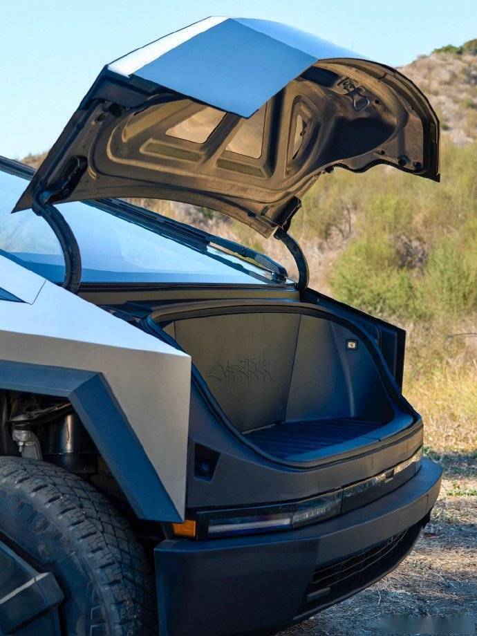 英国警方扣押特斯拉Cybertruck，称其存在安全隐患