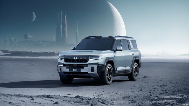 方程豹豹8高速遭遇重大事故致报废：乘客仅擦伤