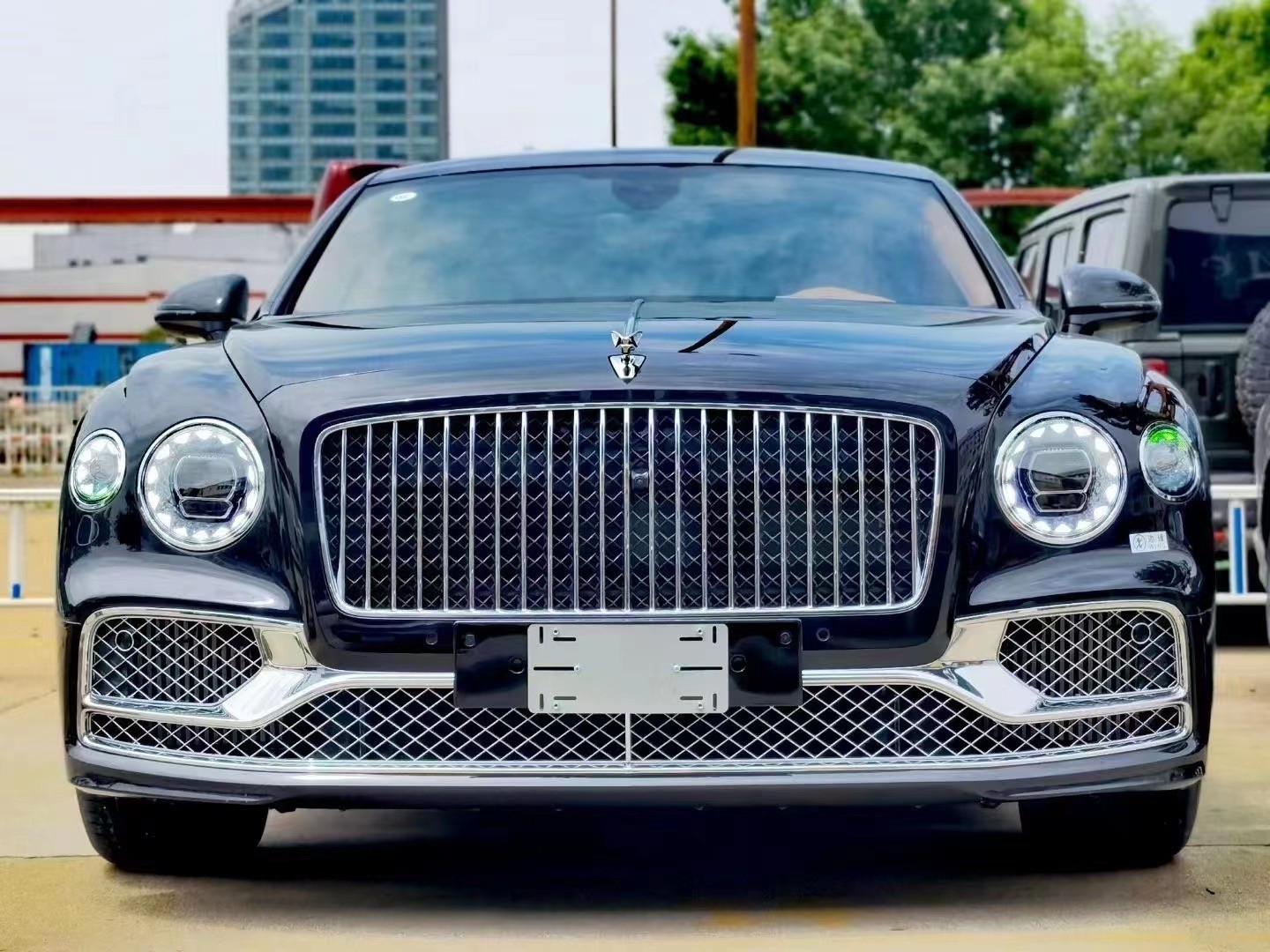 成都宾利飞驰报价300万起 欢迎到店试驾