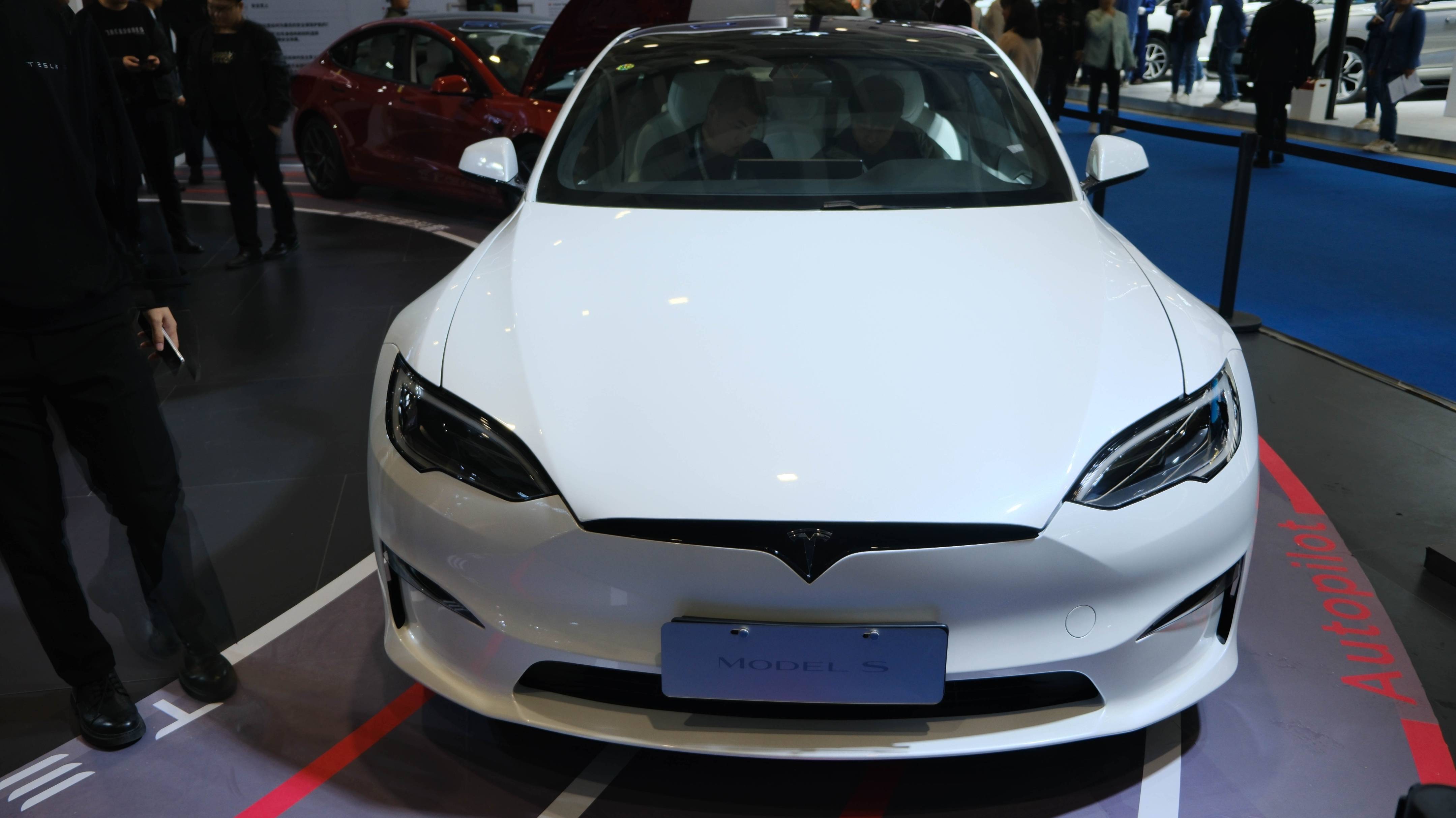 价值3.2万元！特斯拉EAP增强版自动辅助驾驶30天免费试用明日上线