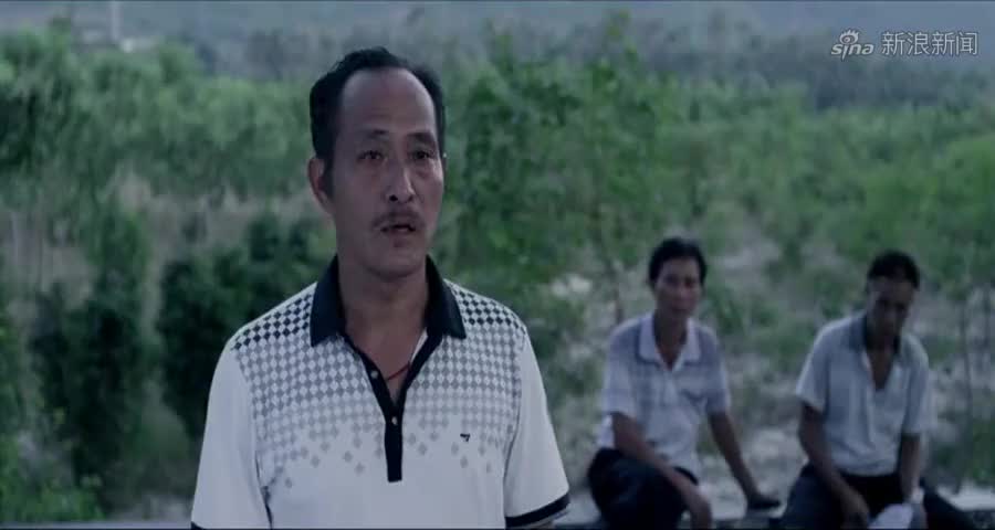 男子一秒原地“消失” 真相笑喷：停车选错地儿