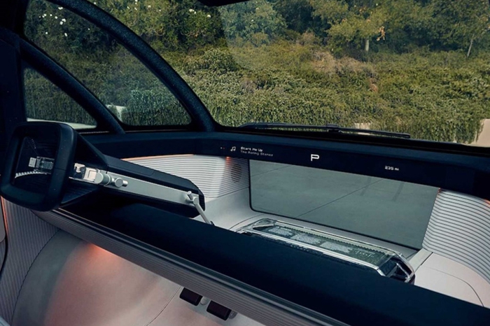 宝马高管：不会配备更大更多车载屏幕、并不实用