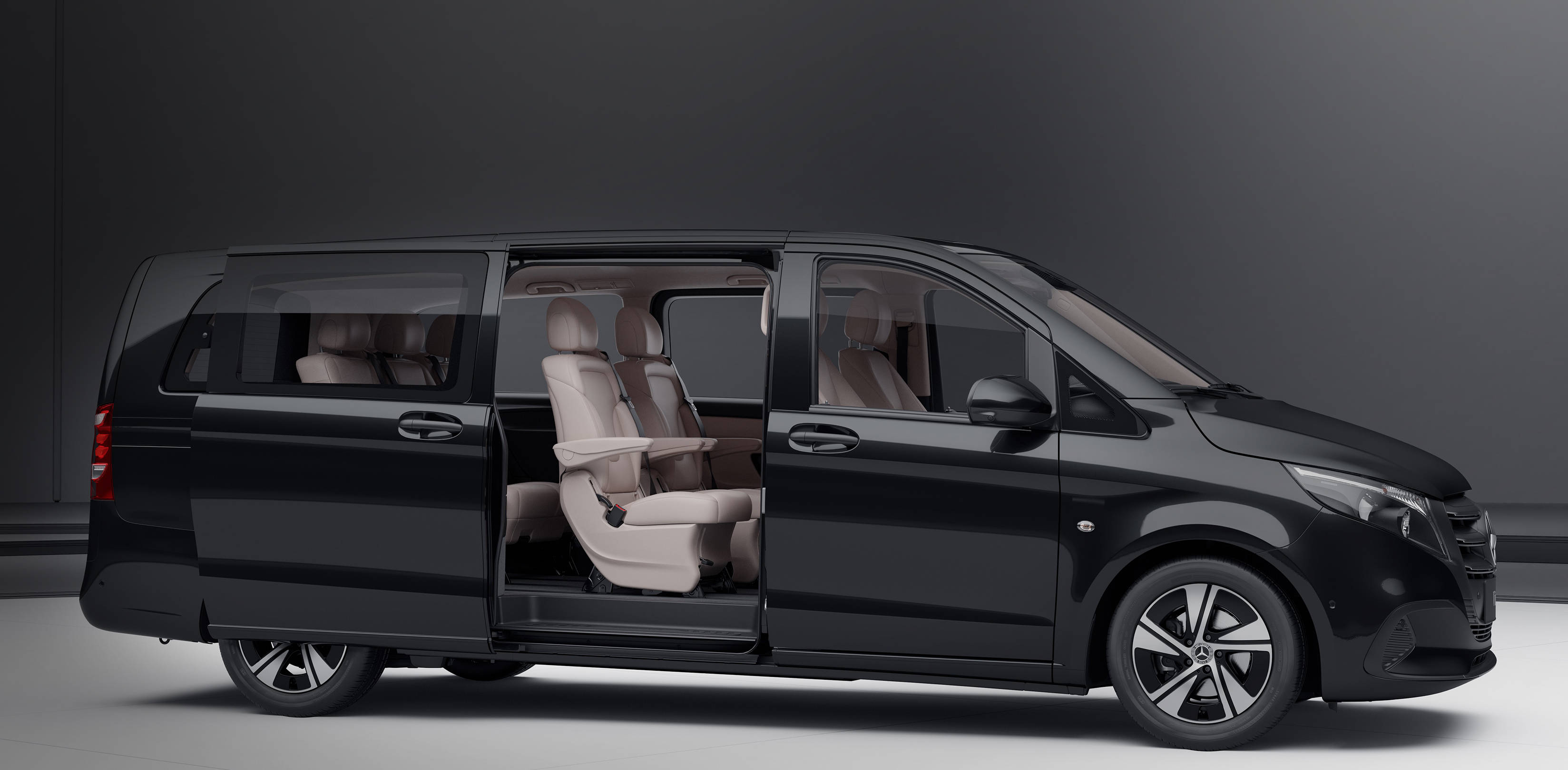 成都奔驰威霆中东版平价销售69万起 直降6万