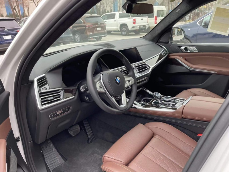 宝马X7美版新款价格最低99万起售 欢迎到店试驾