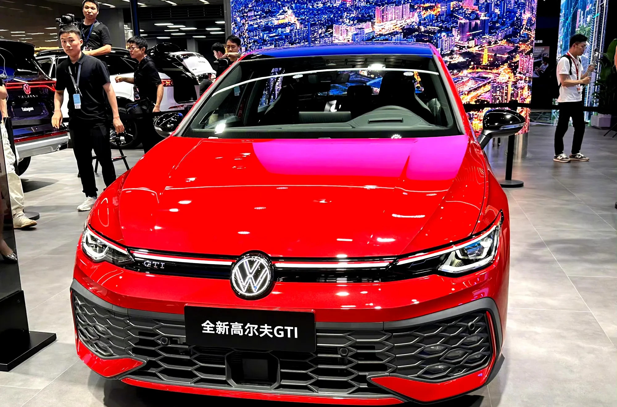 欧盟考虑免除汽车制造商高额排放罚款的提议