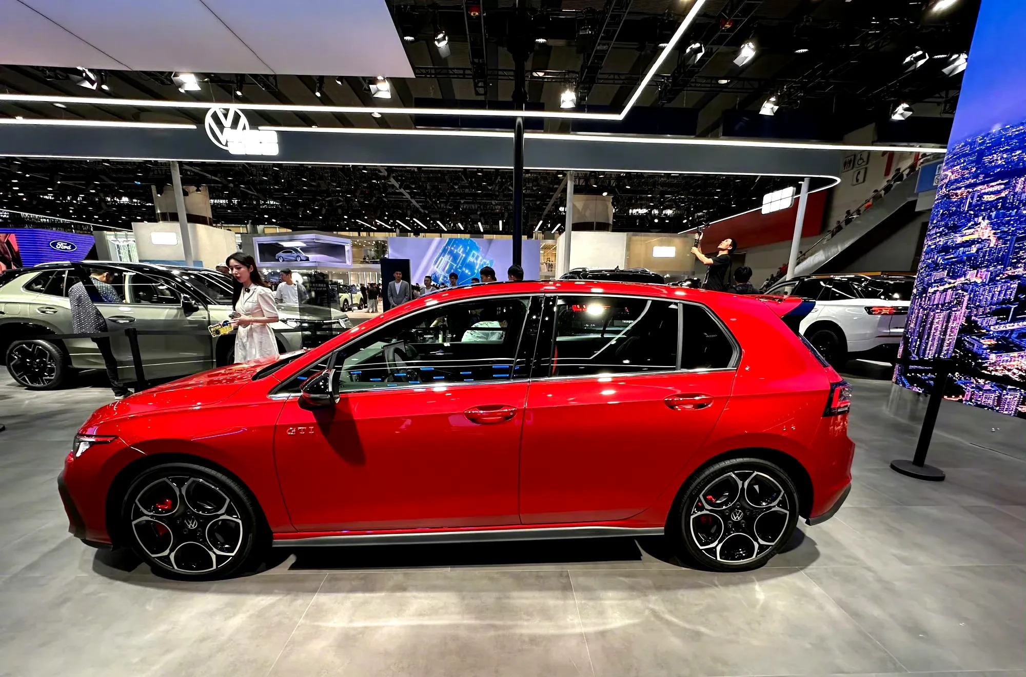 欧盟考虑免除汽车制造商高额排放罚款的提议