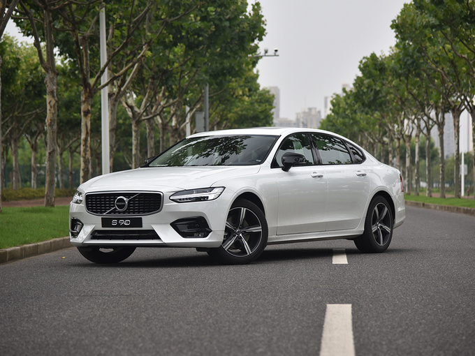 乌尼莫克欧版限时优惠39万 欢迎到店试驾