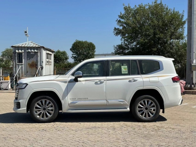 最新款平行进口兰德酷路泽美规版配置报价多少钱