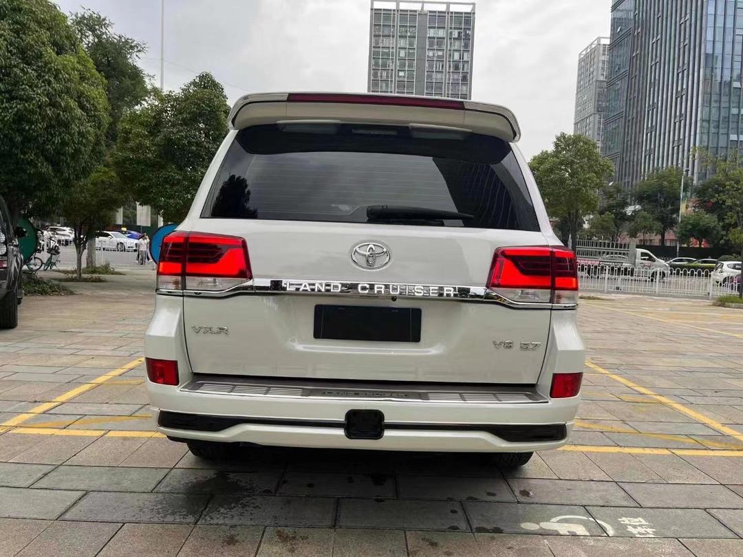 最新款平行进口兰德酷路泽美规版配置报价多少钱