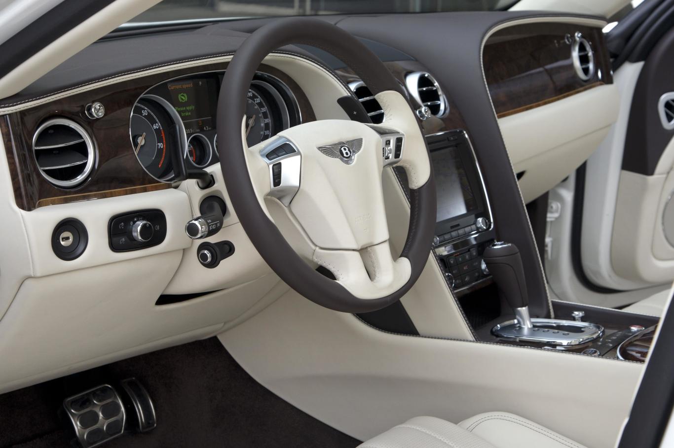 成都飞驰报价279.30万起 暂无优惠