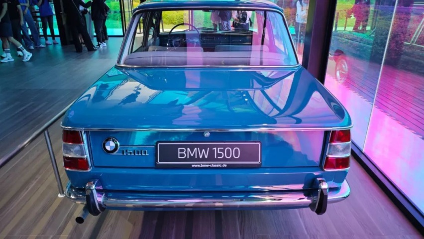 宝马Vision Driving Experience原型车预告图 新i3或于2026年上市