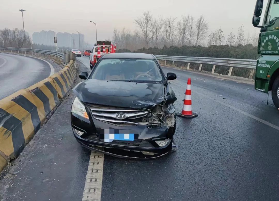 一SUV高架路匝道内急刹掉头逆行 官方通报：罚200记12分