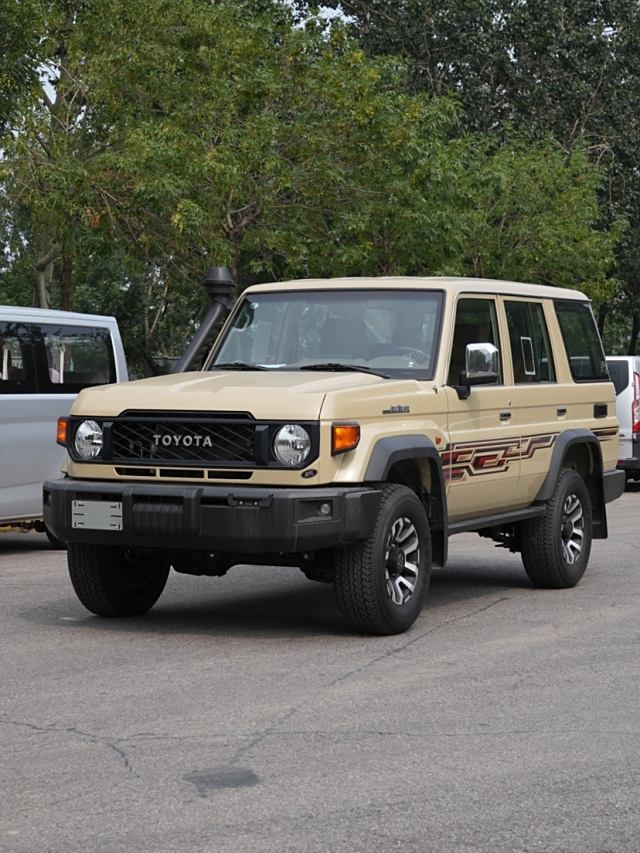 2024酷路泽70系列中东版目前售价60万起 欢迎上门试驾