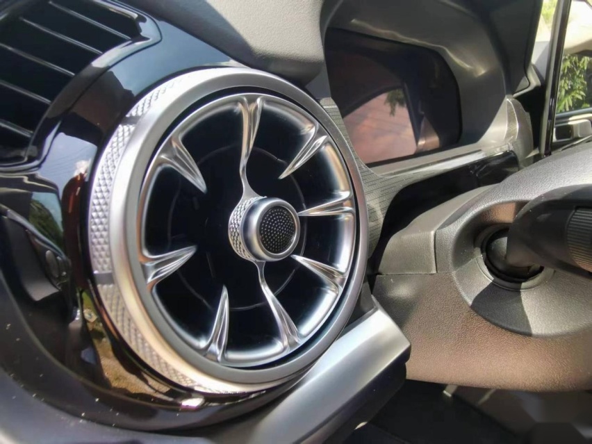 坦克400燃油版上市 售24.98万元起 2.0T汽油发动机 涉水深度800mm