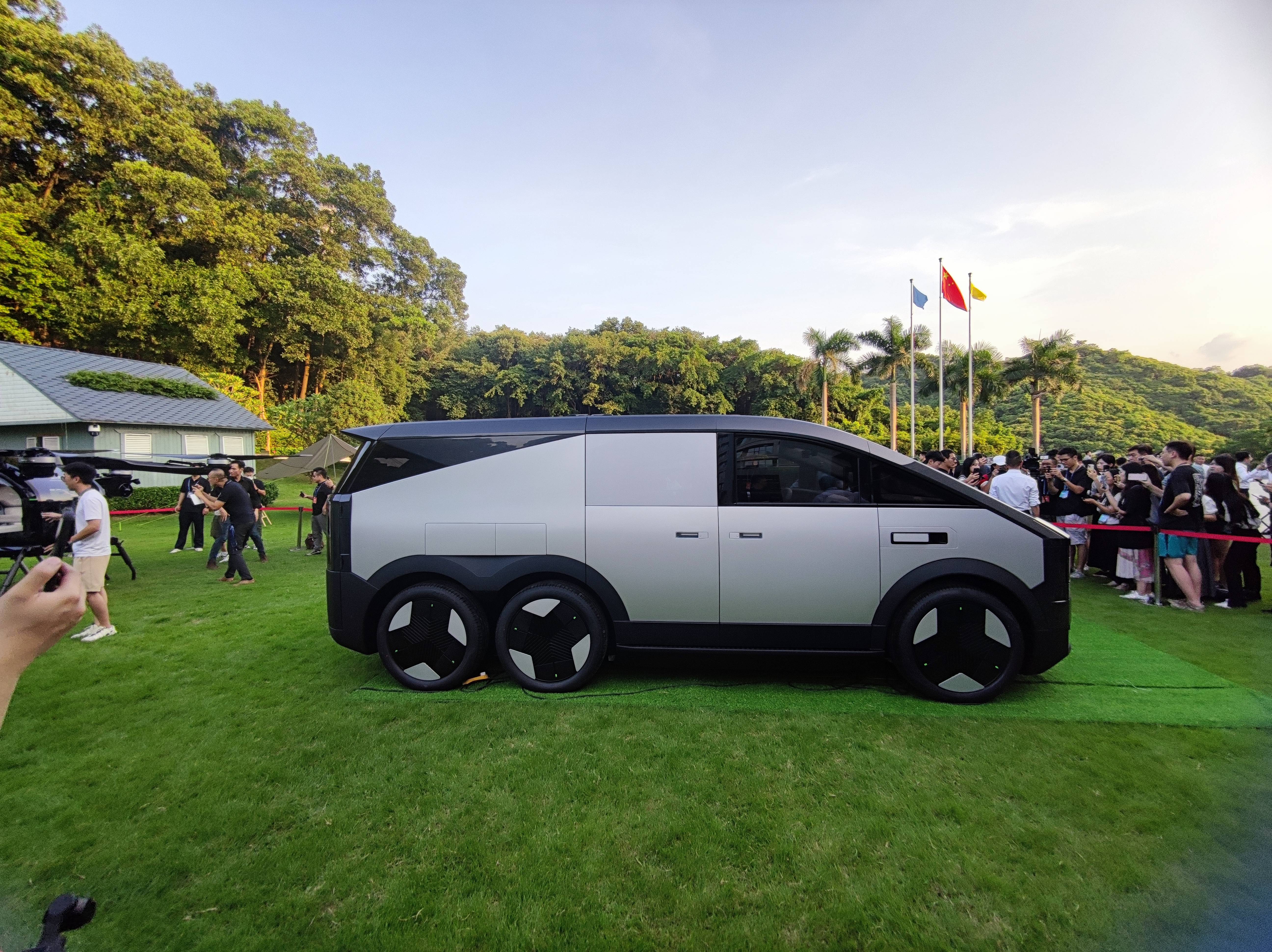 小鹏汇天“陆地航母”陆行体进入冬季测试阶段：2026年计划量产交付