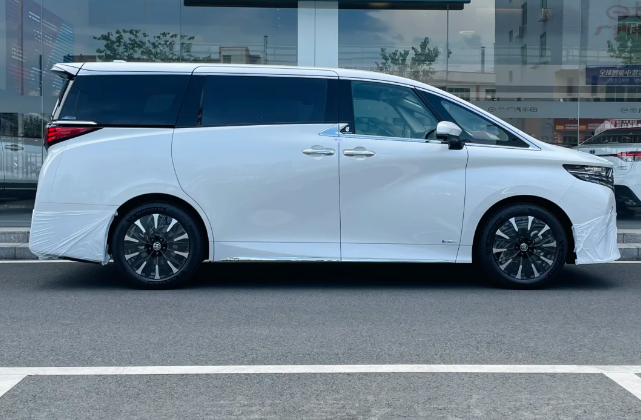 丰田(进口)埃尔法最高降9万