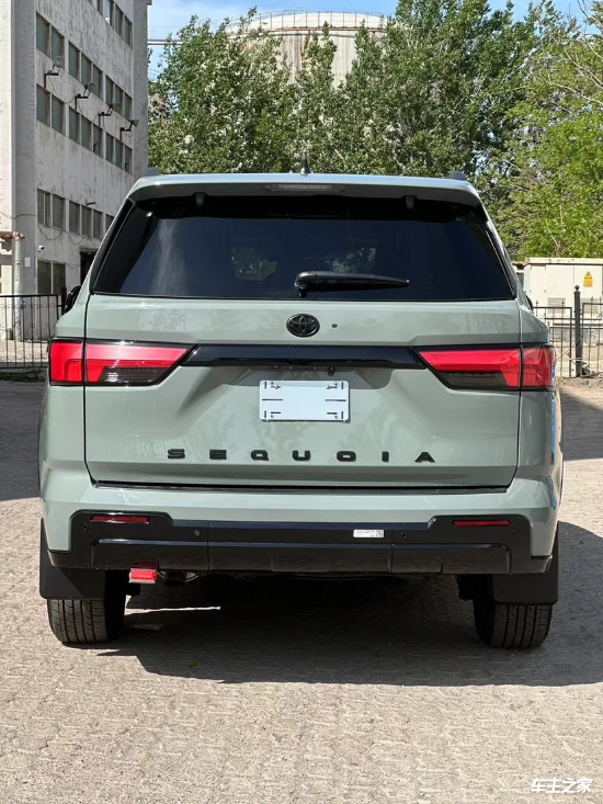 2024款加版丰田红杉现车优惠多90万起售