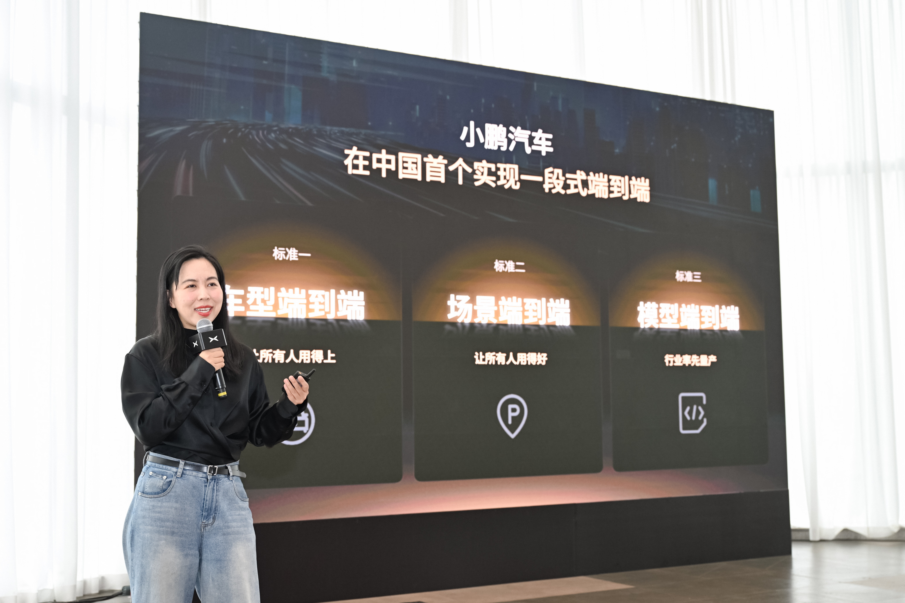 何小鹏热烈欢迎特斯拉FSD中国推送：智驾行业会有更多有趣交流