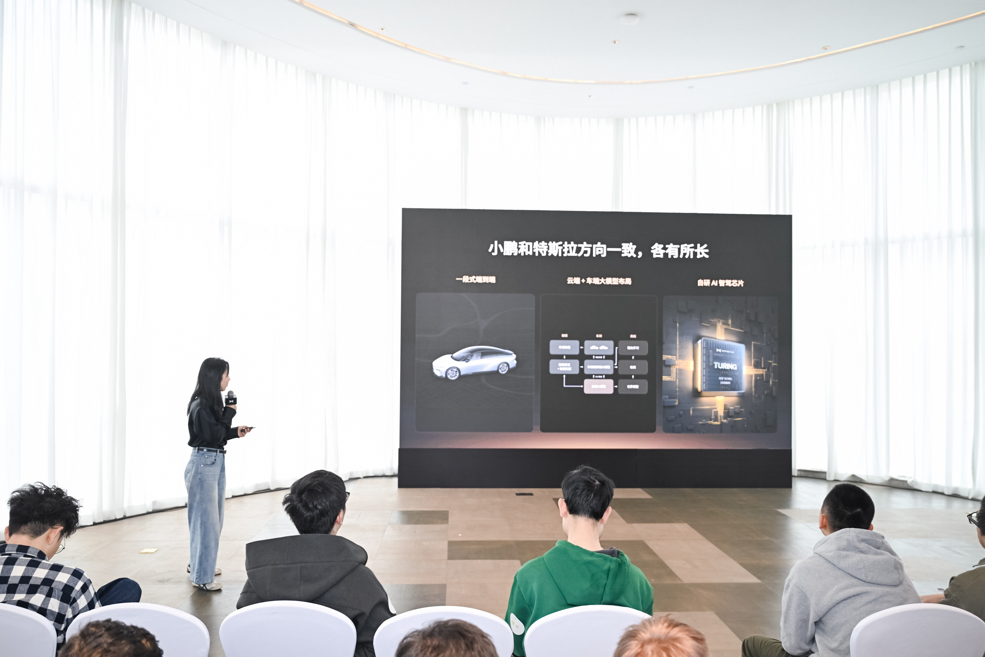 何小鹏热烈欢迎特斯拉FSD中国推送：智驾行业会有更多有趣交流