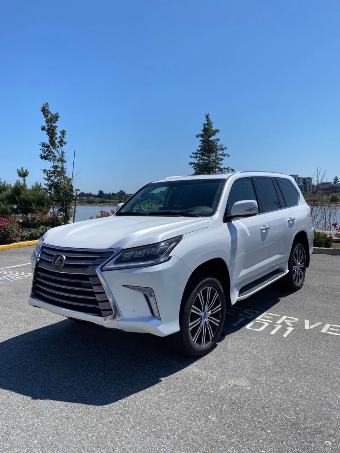 成都平行进口雷克萨斯LX加拿大版平价销售140万起