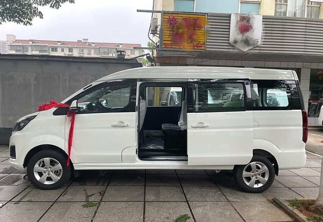 成都金海狮M降0.40万 仅4.69万可入手