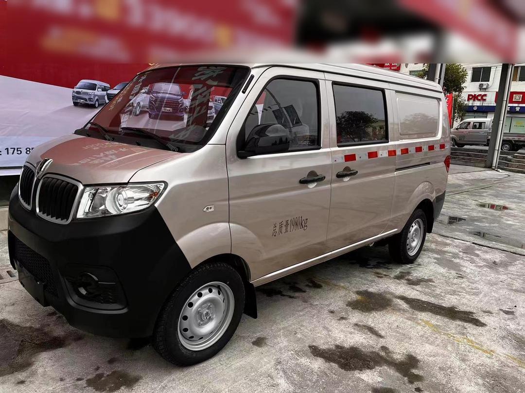 成都金海狮M降0.40万 仅4.69万可入手