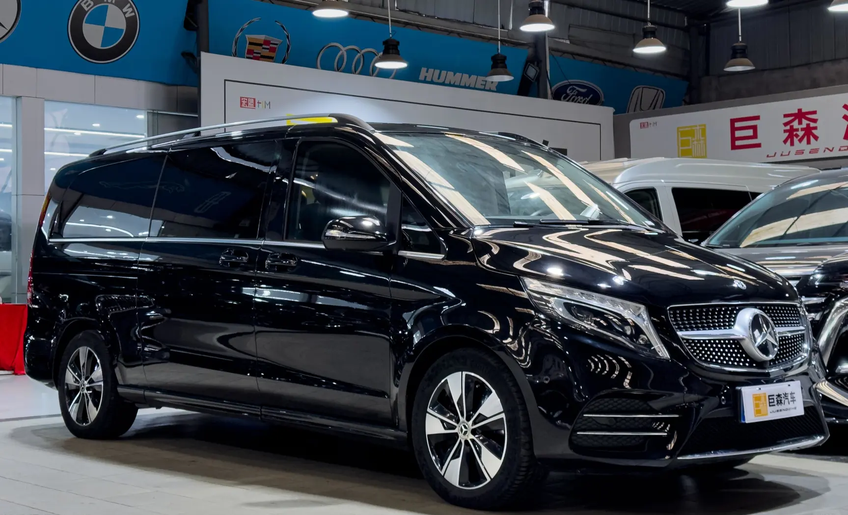 全新款福建奔驰V260蒂芙尼蓝商务车评测