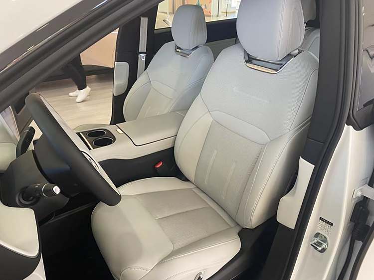 2025款小鹏G6舒适性配置拉满：前排标配骨科医院级按摩