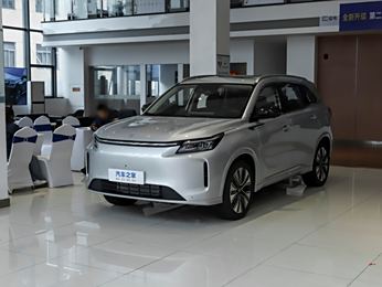 蓝电E5 PLUS 165km长续航先享版上市 限时一口价9.98万元