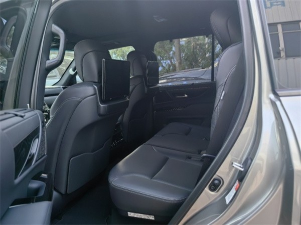 国六加版雷克萨斯LX600 商务大佬的座驾