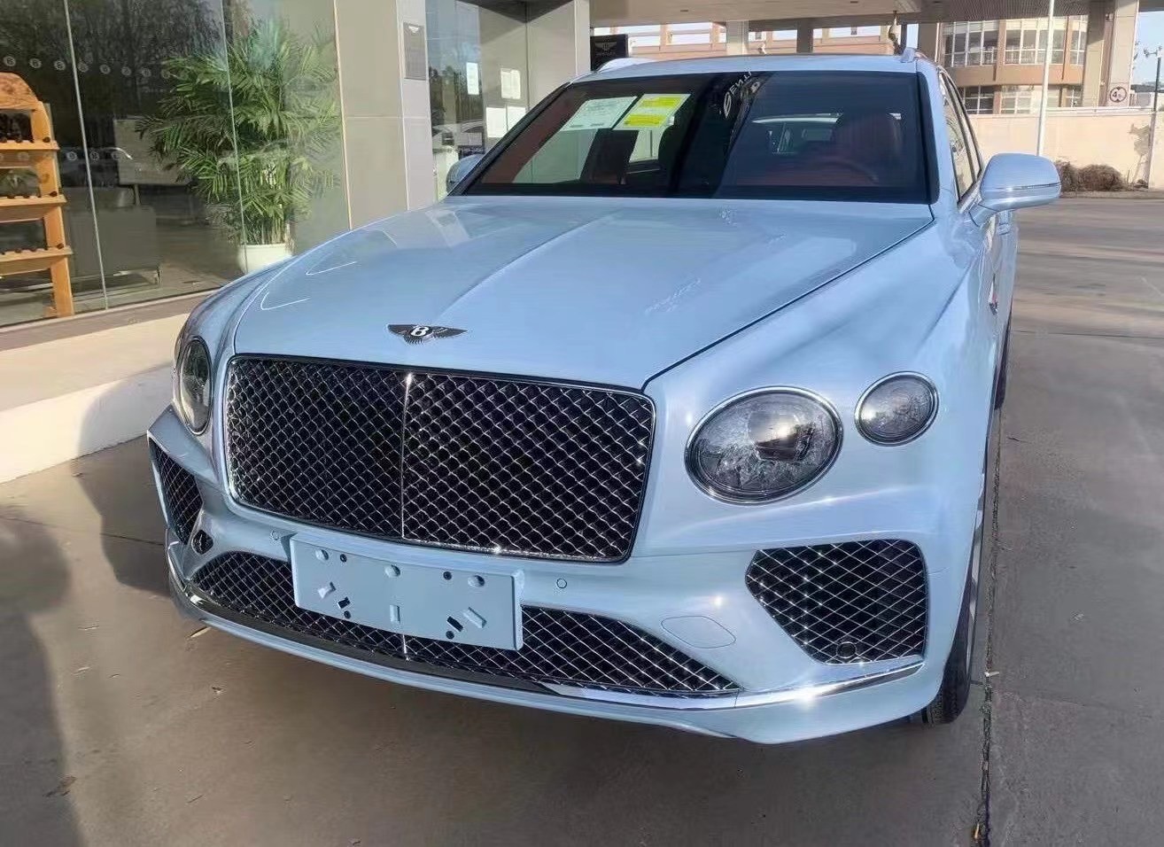 2024新添越欧版报价258万起 欢迎到店试驾