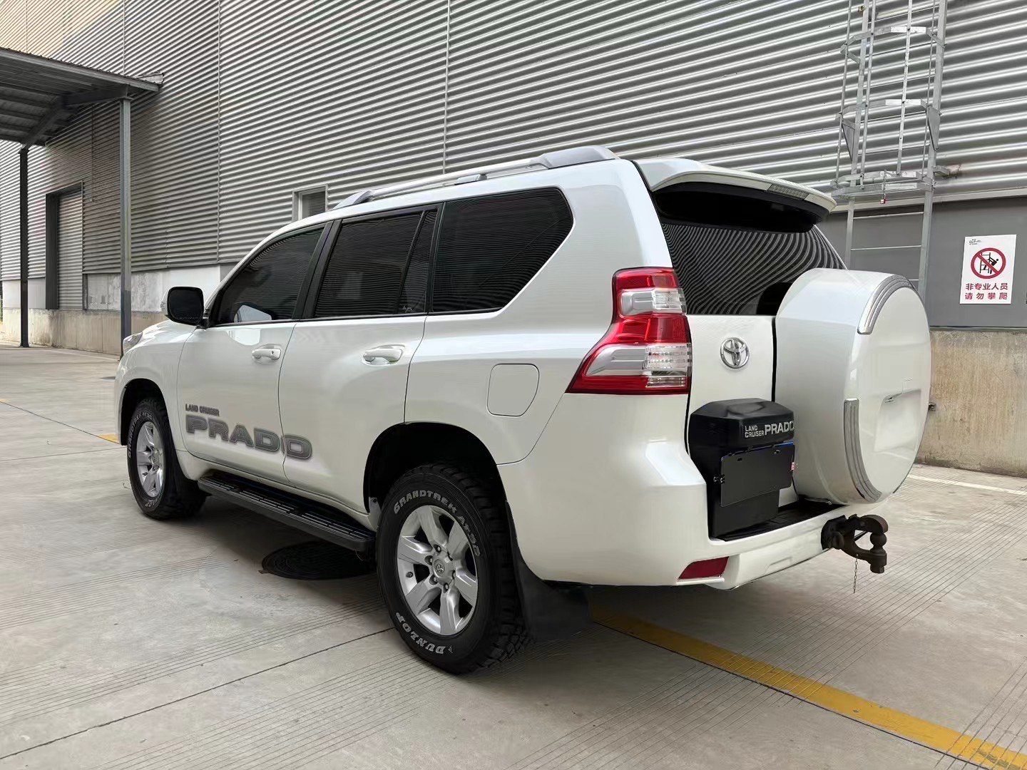 成都普拉多中东版最低报价42万起 欢迎到店试驾