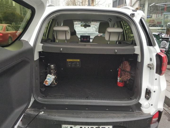 401公里续航的电车实际不足200公里 男子退车被拒：官方回应