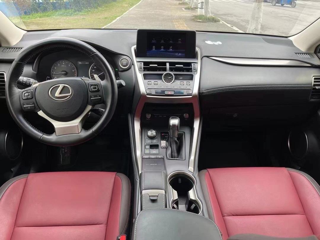 成都雷克萨斯LM亚洲版新款限时优惠 目前139万元起售