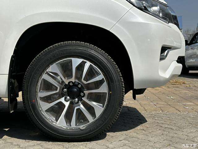 丰田霸道2800柴油报价及图片配置