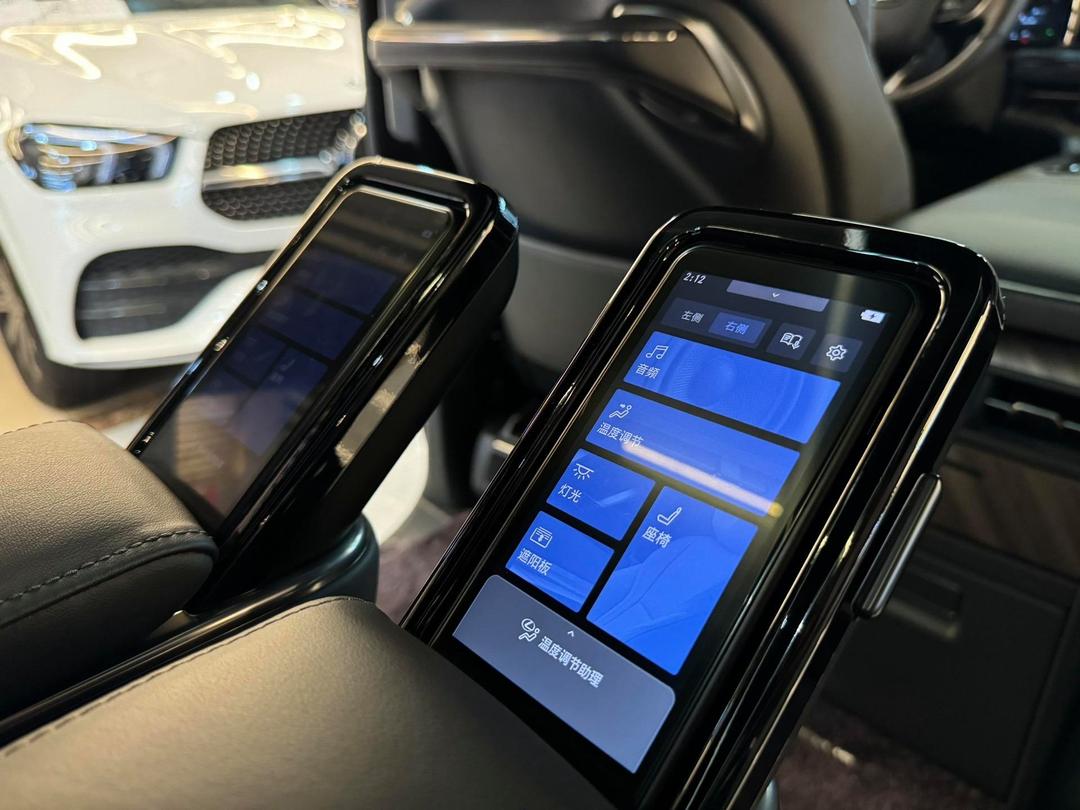 成都雷克萨斯LM亚洲版新款优惠31万 欢迎到店试驾