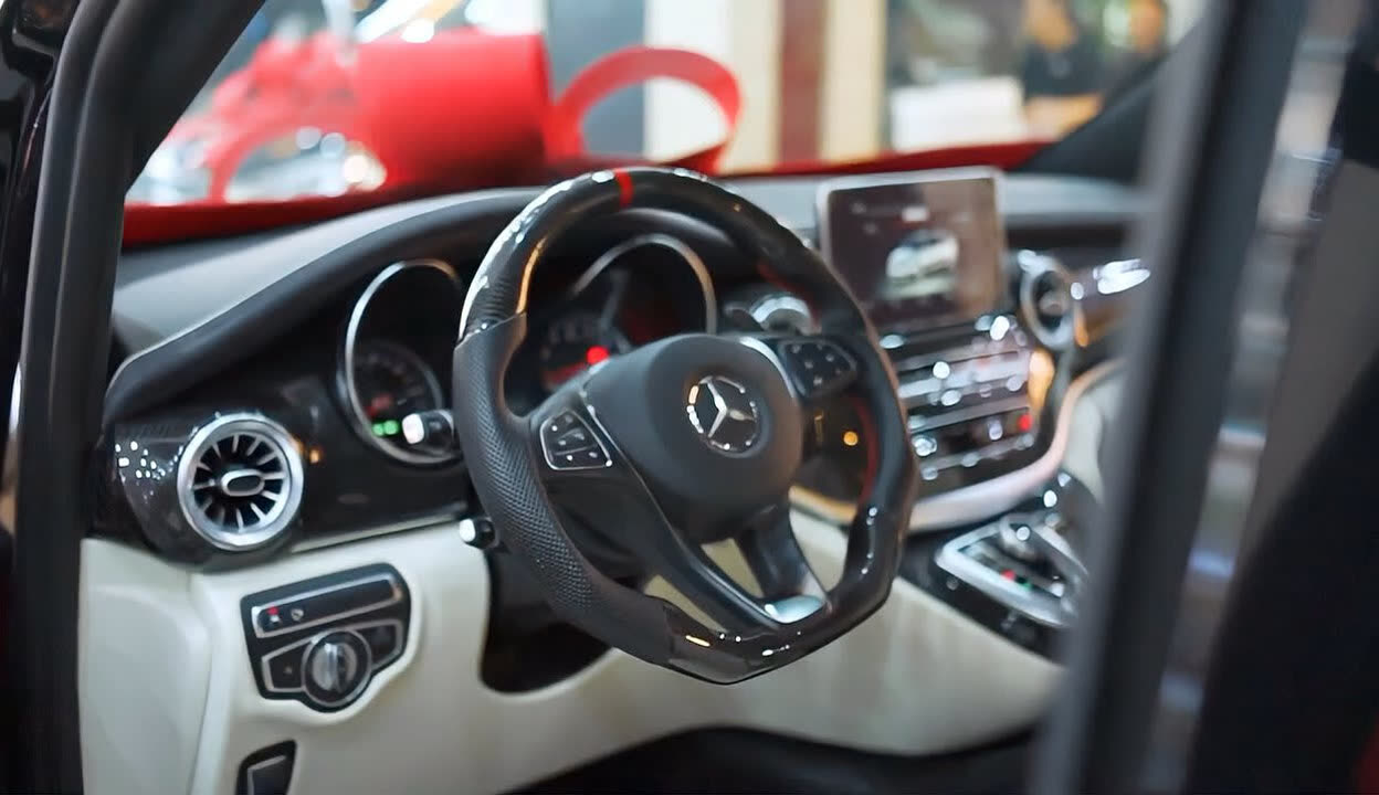 新款9速奔驰V260实拍，豪华游艇级内饰，商务接待太有面子了