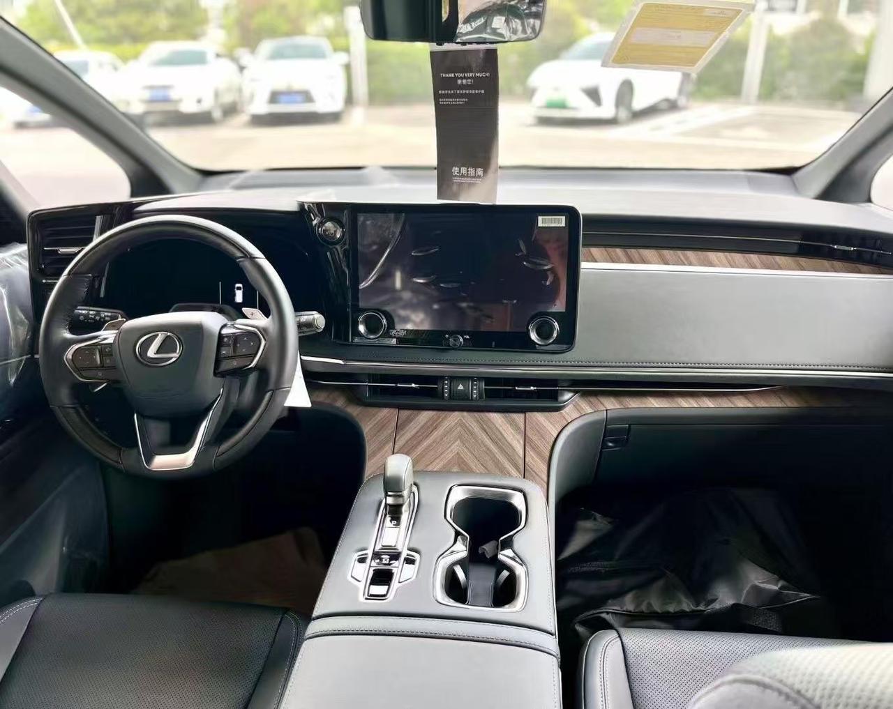 成都平行进口雷克萨斯LM欧版最新行情 售价145万元起