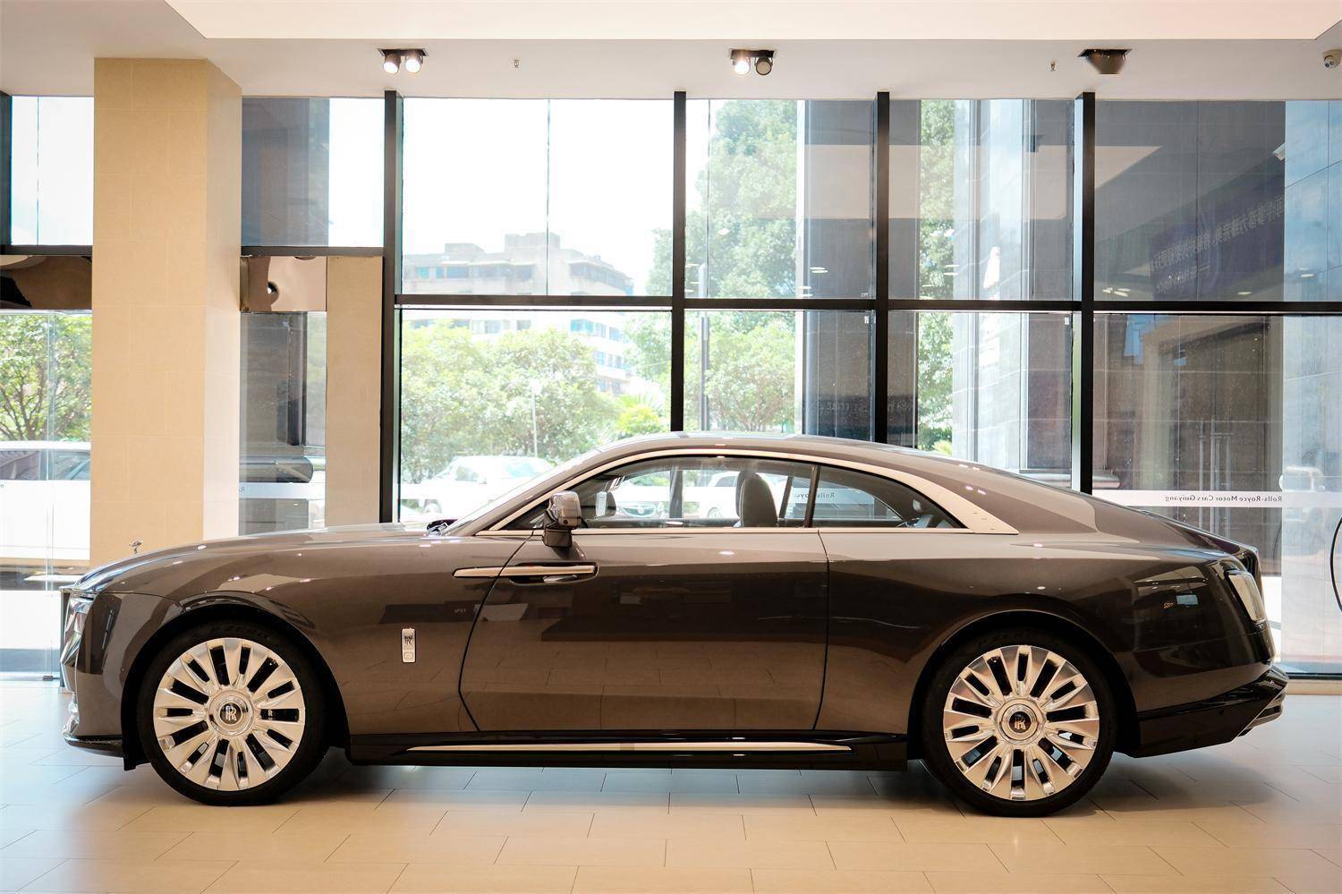 劳斯莱斯闪灵限时优惠 目前575万元起售